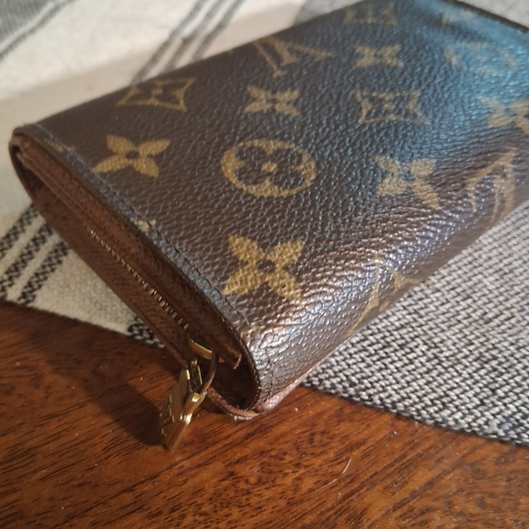 Louis Vuitton Monogram Wallet - Picture 13 of 16